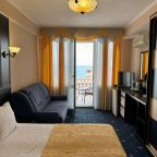 Полулюкс (ЮЖНЫЙ (4-х местный) Корпус 1 (200 метров до моря)), Мини-отель Мечта