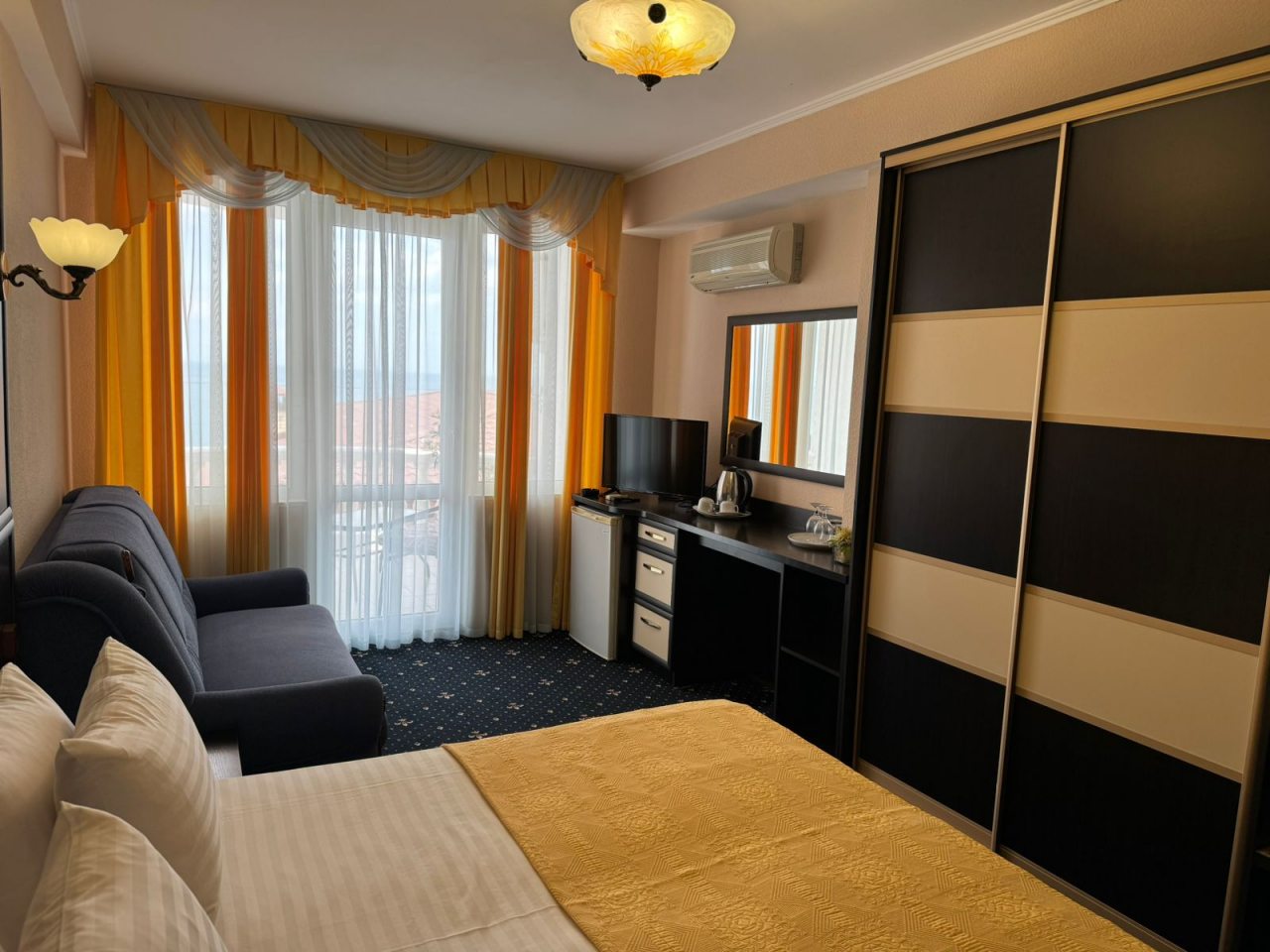 Полулюкс (ЮЖНЫЙ (4-х местный) Корпус 1 (200 метров до моря)), Мини-отель Мечта