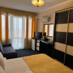 Полулюкс (ЮЖНЫЙ (4-х местный) Корпус 1 (200 метров до моря)), Мини-отель Мечта