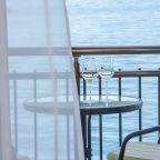 Полулюкс (ЮЖНЫЙ (4-х местный) Корпус 2 (5 метров до моря)), Мини-отель Мечта