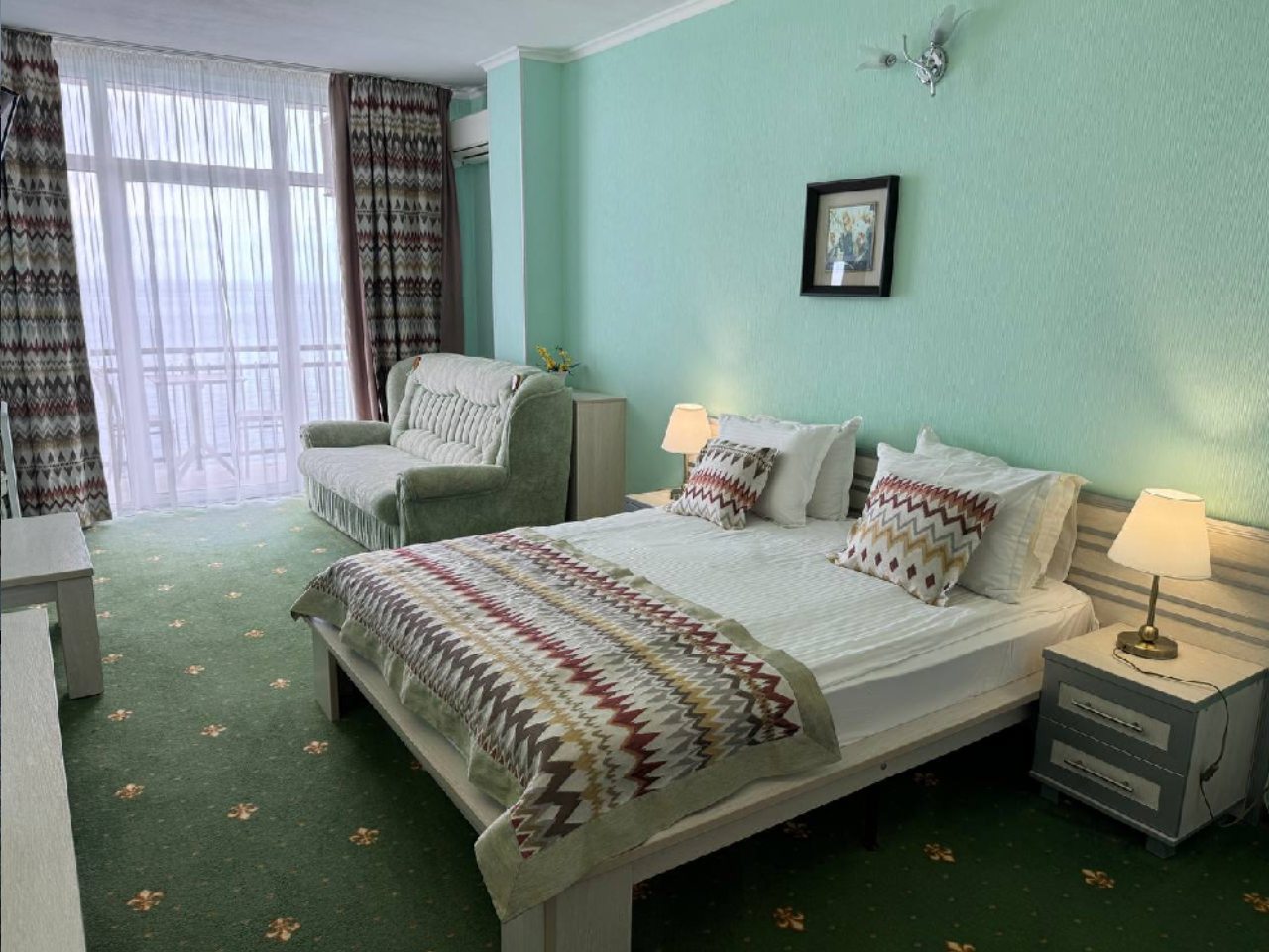 Полулюкс (ЮЖНЫЙ (4-х местный) Корпус 2 (5 метров до моря)), Мини-отель Мечта