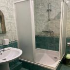 Полулюкс (ЮЖНЫЙ (4-х местный) Корпус 2 (5 метров до моря)), Мини-отель Мечта