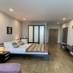 Полулюкс (ЮЖНЫЙ (4-х местный) Корпус 2 (5 метров до моря)), Мини-отель Мечта