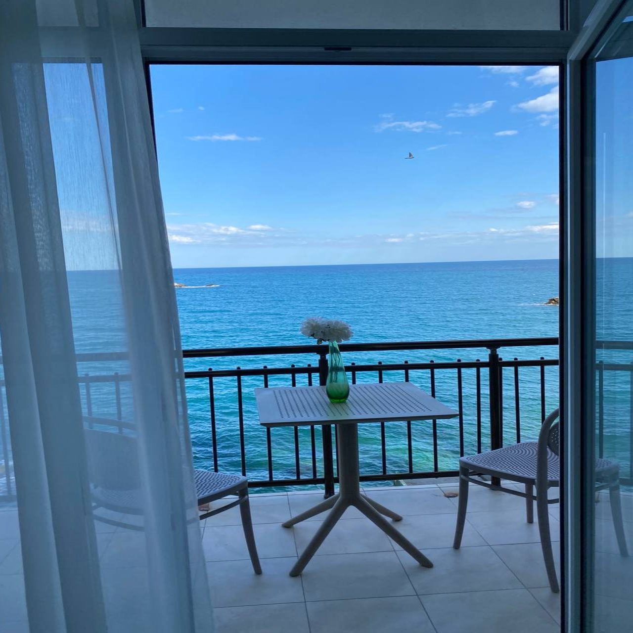 Полулюкс (ЮЖНЫЙ (4-х местный) Корпус 2 (5 метров до моря)), Мини-отель Мечта