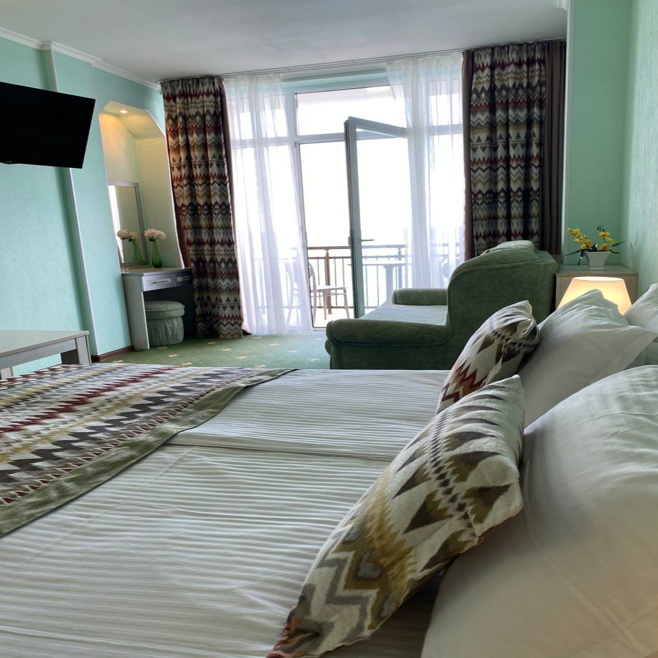 Полулюкс (ЮЖНЫЙ (4-х местный) Корпус 2 (5 метров до моря)), Мини-отель Мечта