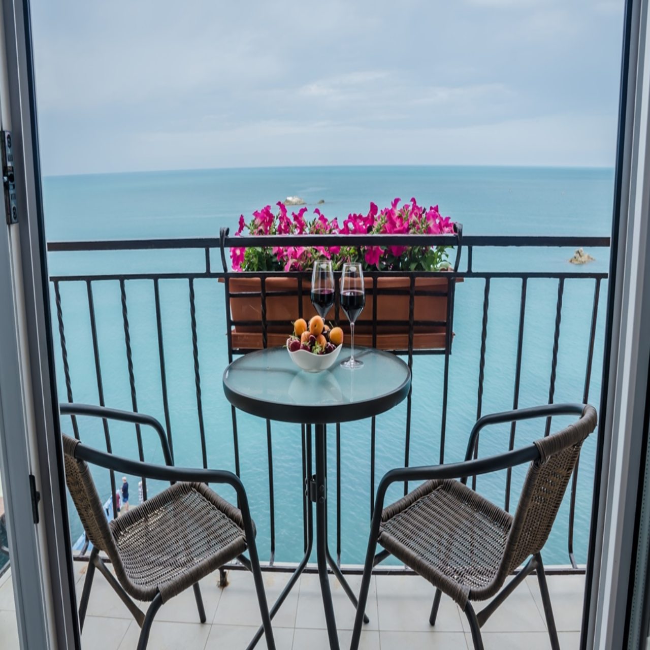 Полулюкс (ЮЖНЫЙ (4-х местный) Корпус 2 (5 метров до моря)), Мини-отель Мечта