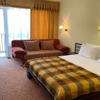 Полулюкс (ЮЖНЫЙ (4-х местный) Корпус 3 (50 метров до моря)), Мини-отель Мечта