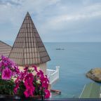 Полулюкс (ЮЖНЫЙ (4-х местный) Корпус 3 (50 метров до моря)), Мини-отель Мечта