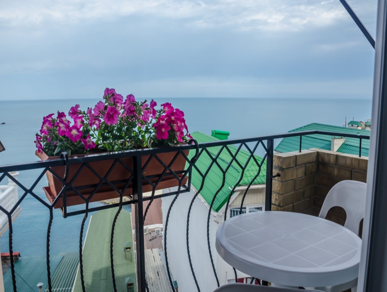 Полулюкс (ЮЖНЫЙ (4-х местный) Корпус 3 (50 метров до моря)), Мини-отель Мечта