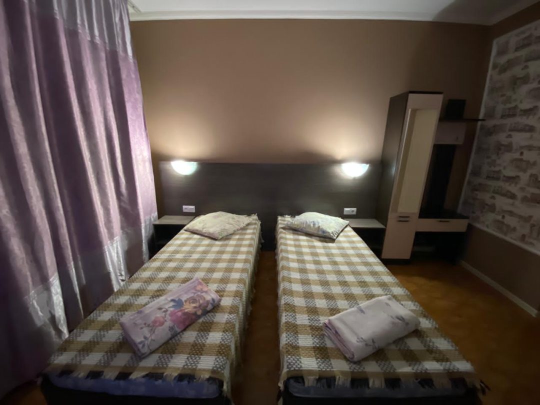 Трёхместный и более (Трехместный номер с тремя отдельными кроватями) гостиницы Лидер, Якутск
