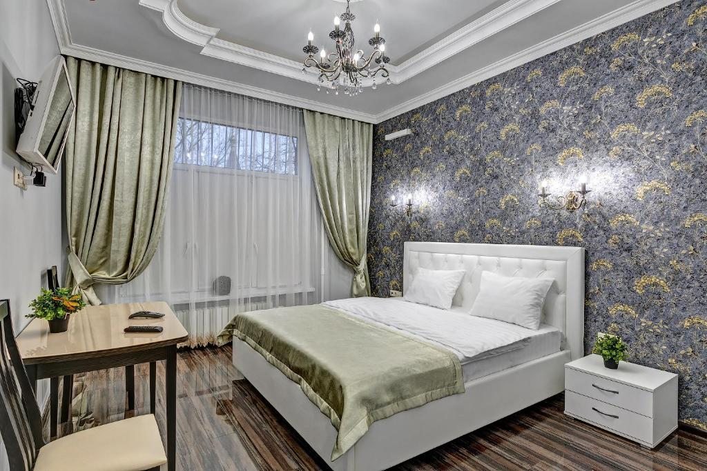 Двухместный (Двухместный номер Делюкс с 1 кроватью и душем) отеля Сити, Москва