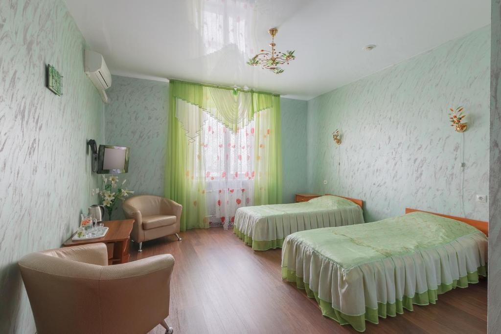 Двухместный (Двухместный номер с 2 отдельными кроватями и ванной комнатой) отеля Грилуиз, Красноярск