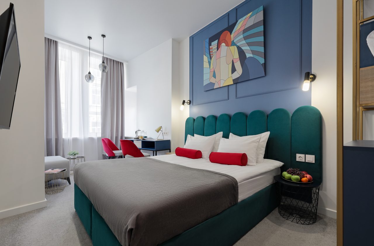 De Luxe (С 1 кроватью или 2 отдельными кроватями, Вид на город) мини-отеля Mix Hotels Rubinstein, Санкт-Петербург