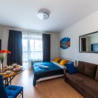 Двуспальная кровать и раскладной диван