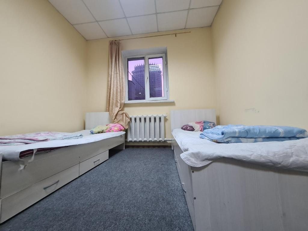Номер (Общий десятиместный номер для мужчин и женщин) хостела Parasat Hostel Kazakhstan, Алматы