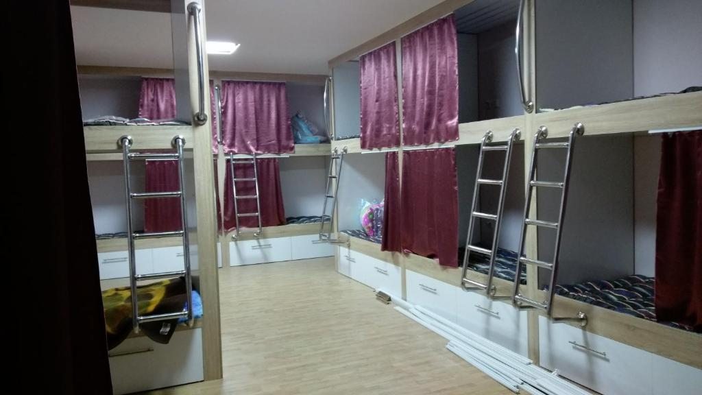 Номер (Спальное место на двухъярусной кровати в общем номере для мужчин и женщин) хостела Parasat Hostel Kazakhstan, Алматы