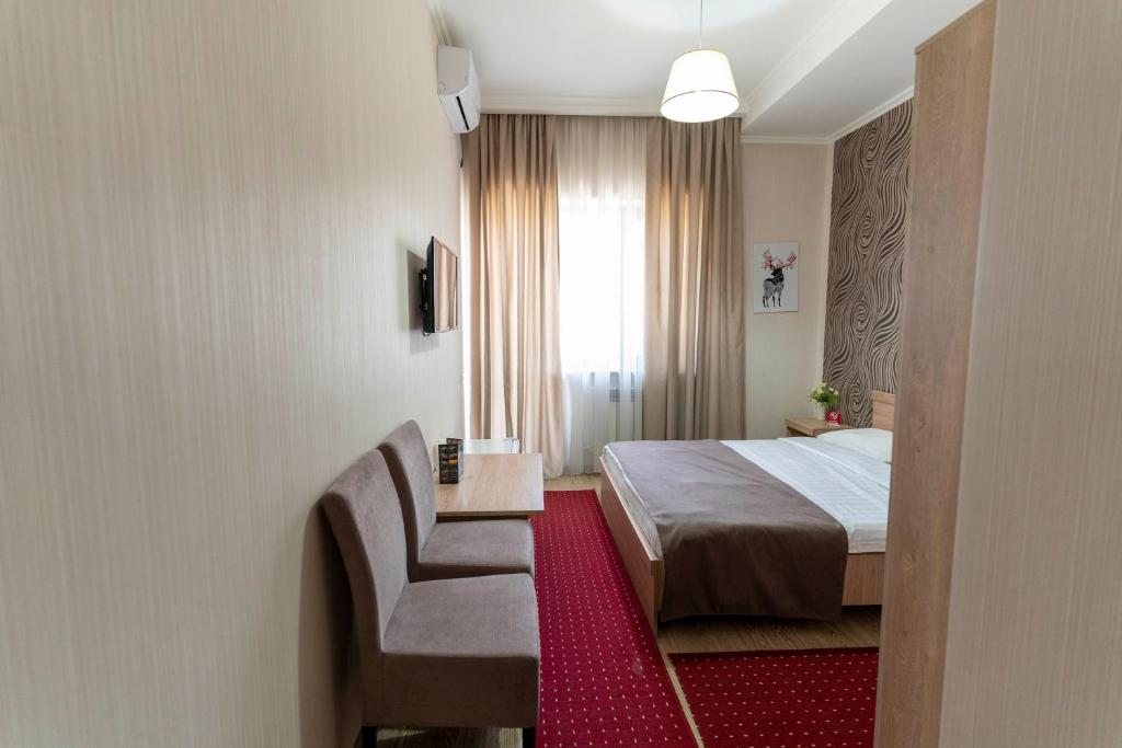 Двухместный (Большой двухместный номер с 1 кроватью) отеля Bastau Hotel, Алматы