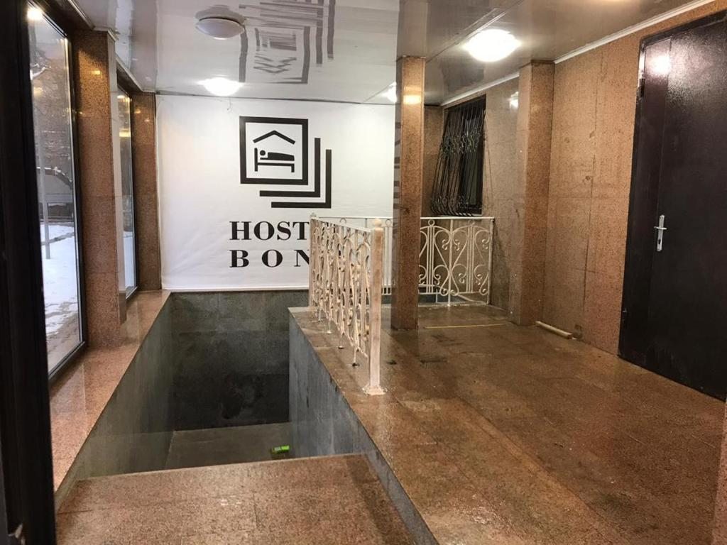 Двухместный (Бюджетный двухместный номер с 2 отдельными кроватями) хостела HOSTEL BOND, Алматы