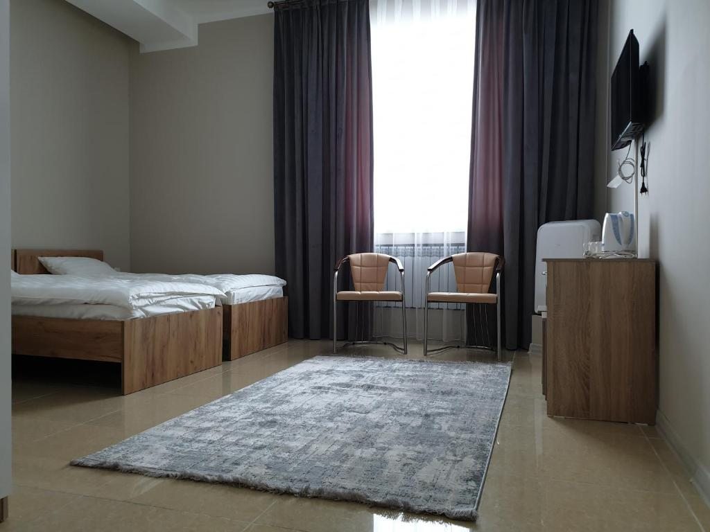 Двухместный (Улучшенный двухместный номер с 2 отдельными кроватями) хостела Station Hostel, Атырау