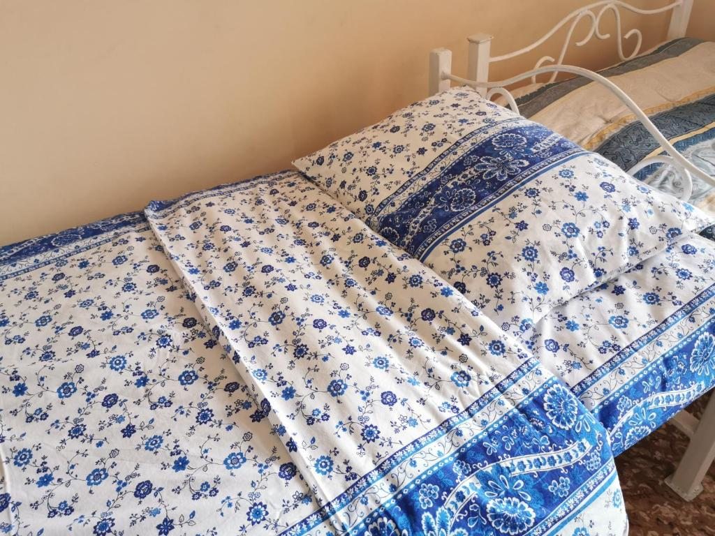 Номер (Односпальная кровать в общем номере для женщин) хостела Хостел Чемодан, Караганда