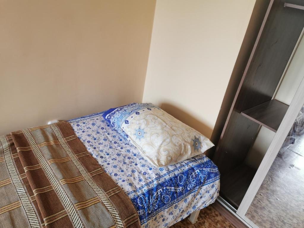 Номер (Кровать в общем номере для мужчин) хостела Хостел Чемодан, Караганда