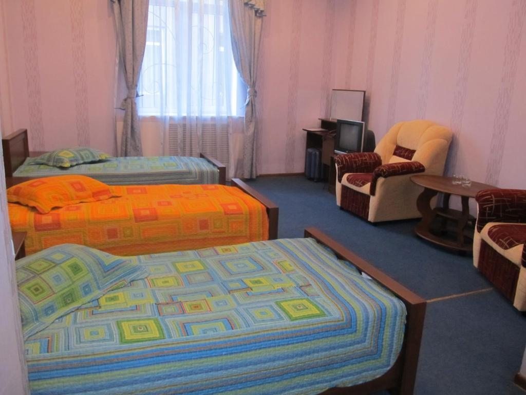 Трехместный (Трехместный номер «Комфорт» с душем) отеля Millenium Hotel, Балхаш, Карагандинская область