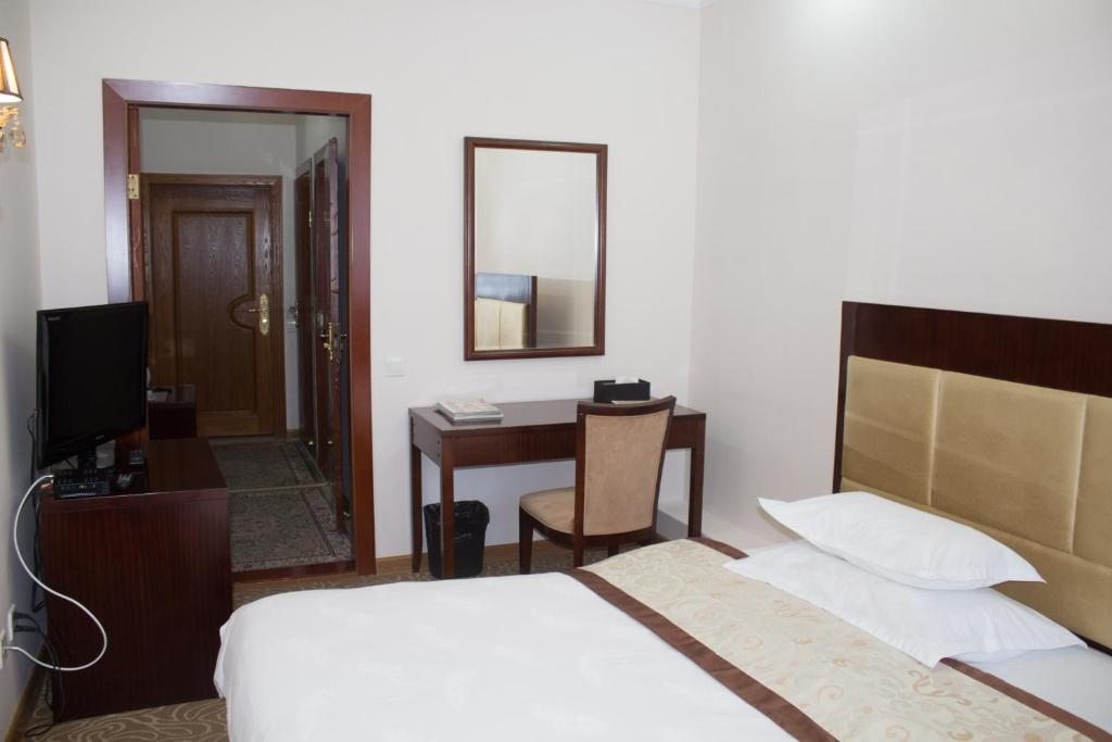 Двухместный (Двухместный номер с 2 отдельными кроватями и ванной комнатой) отеля Porta Fortuna 3, Астана