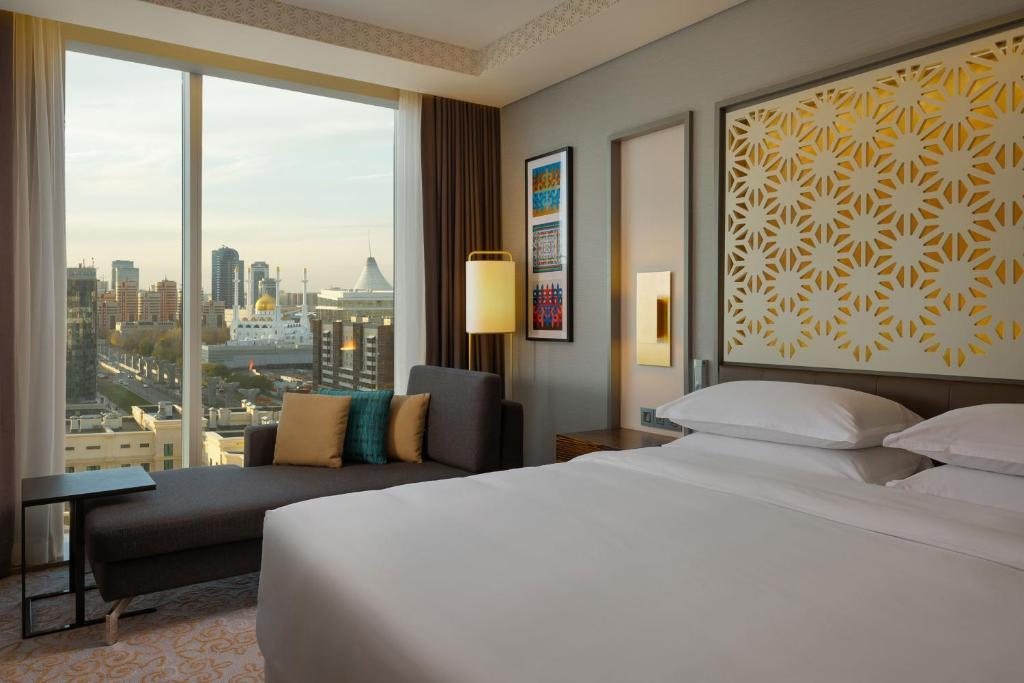 Двухместный (Клубный номер с 1 кроватью размера «king-size» и доступом в лаундж) отеля Sheraton Astana Hotel, Астана