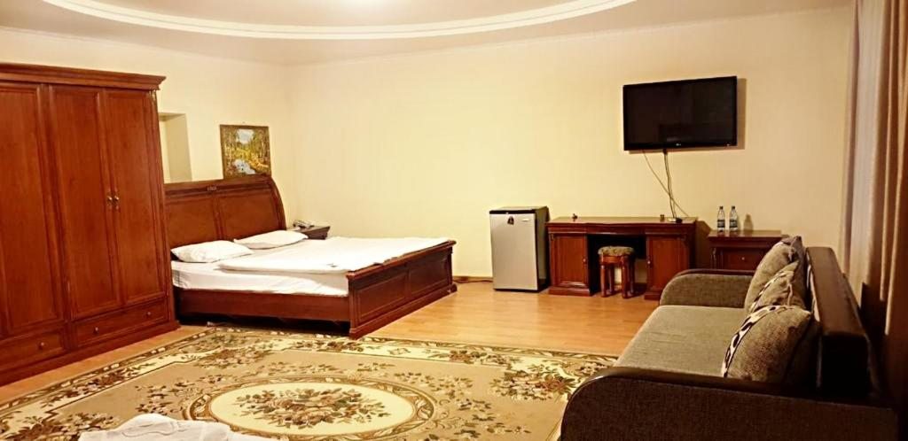 Семейный (Семейный полулюкс) отеля Гостиница Азат, Астана