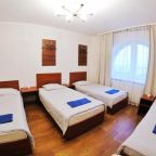 Номер (Кровать в общем номере с 4 кроватями), Гостевой дом Grand Inn