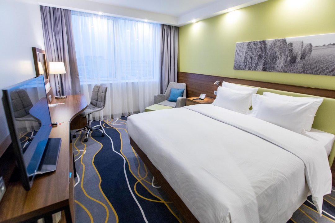 Двухместный (Стандартный номер с кроватью King size (с завтраком)) отеля Hampton by Hilton Brest, Брест