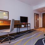 Полулюкс (Улучшенный номер с кроватью King size (с завтраком)), Отель Hampton by Hilton Brest