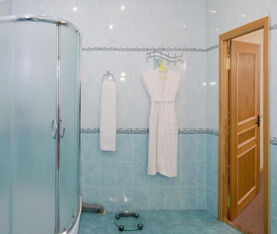 Двухместный (Двухместный номер Делюкс с 1 кроватью и душем) отеля Otel' Gubernskiy, Витебск
