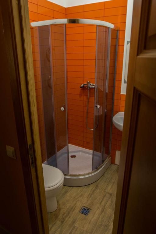 Четырехместный (Четырехместный номер эконом-класса с общей ванной комнатой) отеля Hostel GOSteam, Гродно