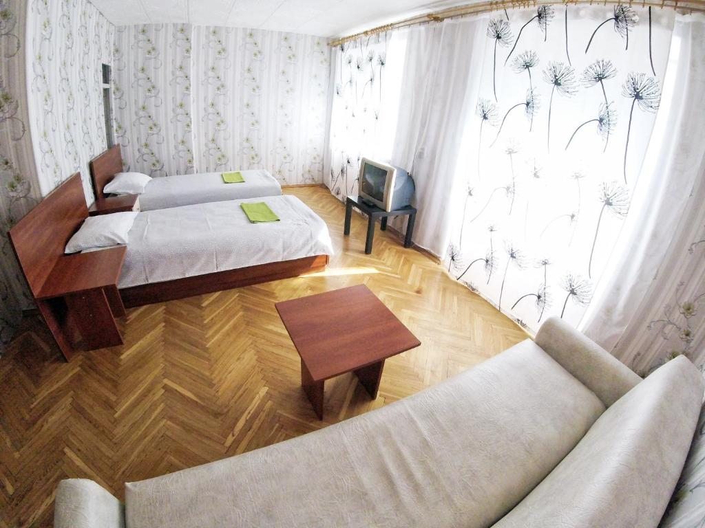 Четырехместный (Четырехместный номер с общей ванной комнатой) гостевого дома Best Aparts, Минск