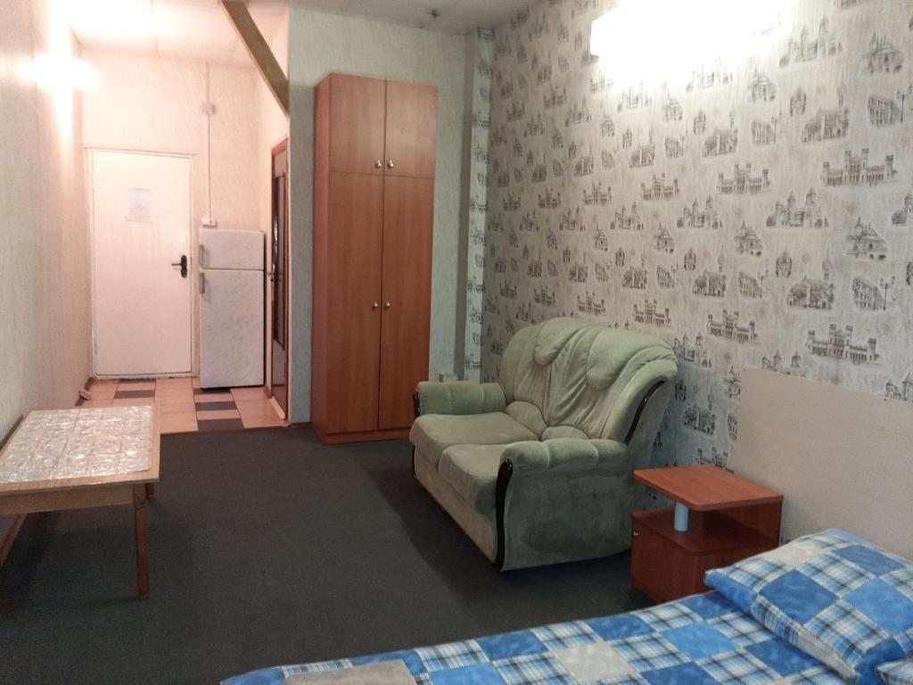 Двухместный (Двухместный номер с двуспальной кроватью и дополнительной кроватью) мотеля Kadm, Минск