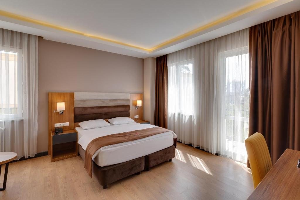 Двухместный (Улучшенный двухместный номер с 1 кроватью) отеля City Hotel Batumi, Батуми