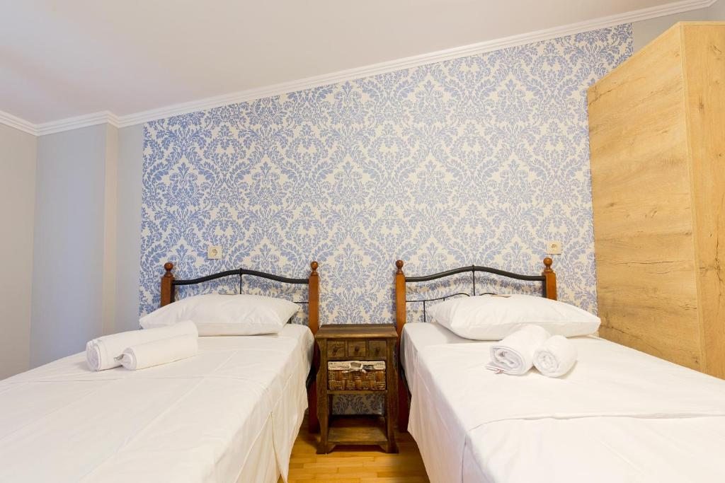 Двухместный (Двухместный номер с 2 отдельными кроватями, вид на сад) отеля Home #21, Батуми