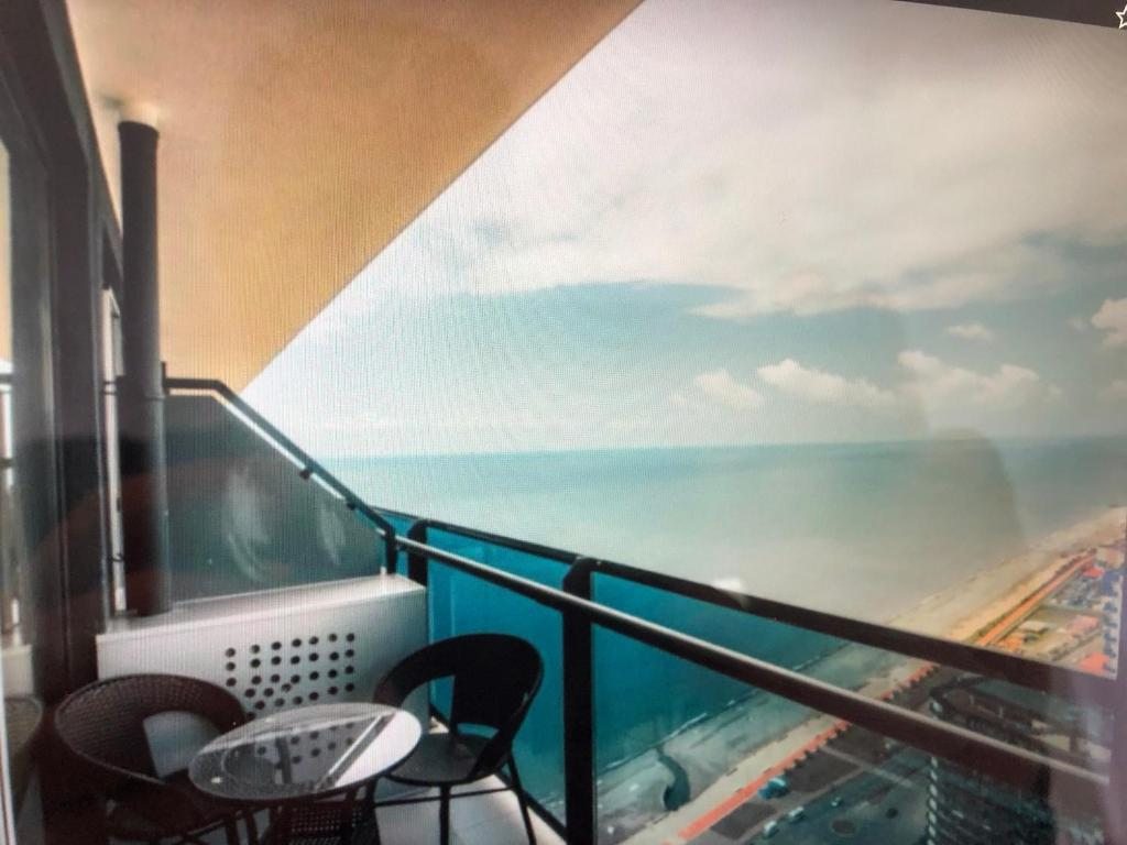Трехместный (Улучшенный трехместный номер с видом на море) отеля Hotel 36 - ORBI Beach Tower Batumi - 36th floor, Батуми