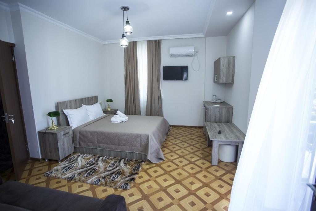 Двухместный (Большой двухместный номер с 1 кроватью) отеля Hotel Garanti, Батуми