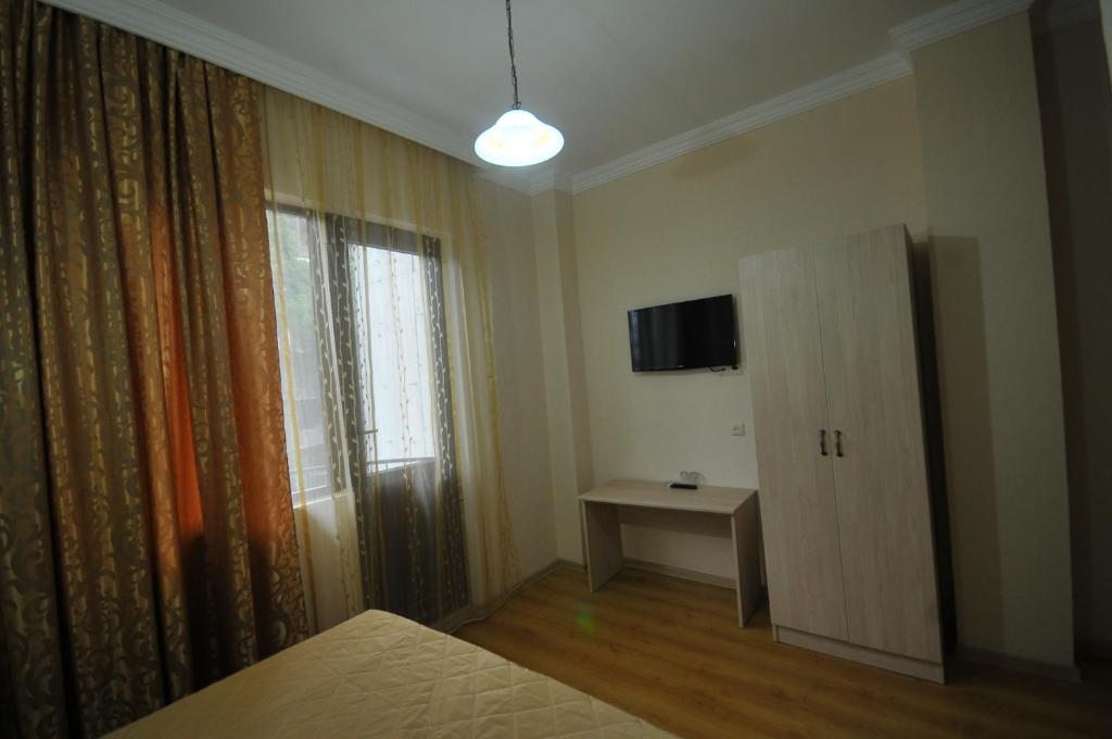 Двухместный (Бюджетный двухместный номер с 1 кроватью) отеля Hotel Iveria, Батуми