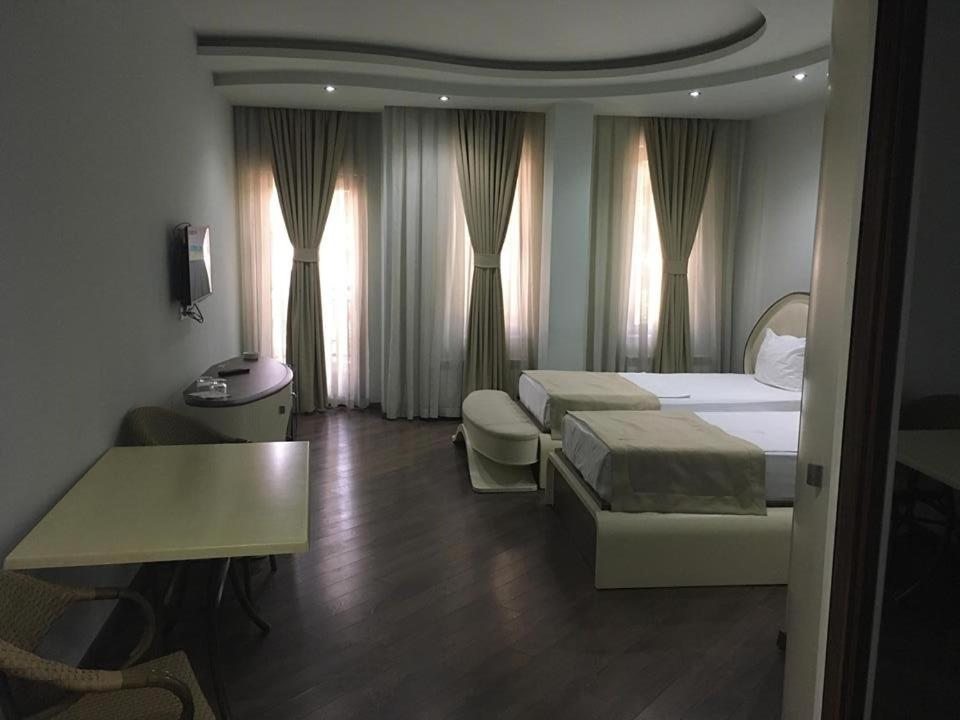 Двухместный (Стандартный двухместный номер с 2 отдельными кроватями) отеля Light Palace Hotel, Батуми