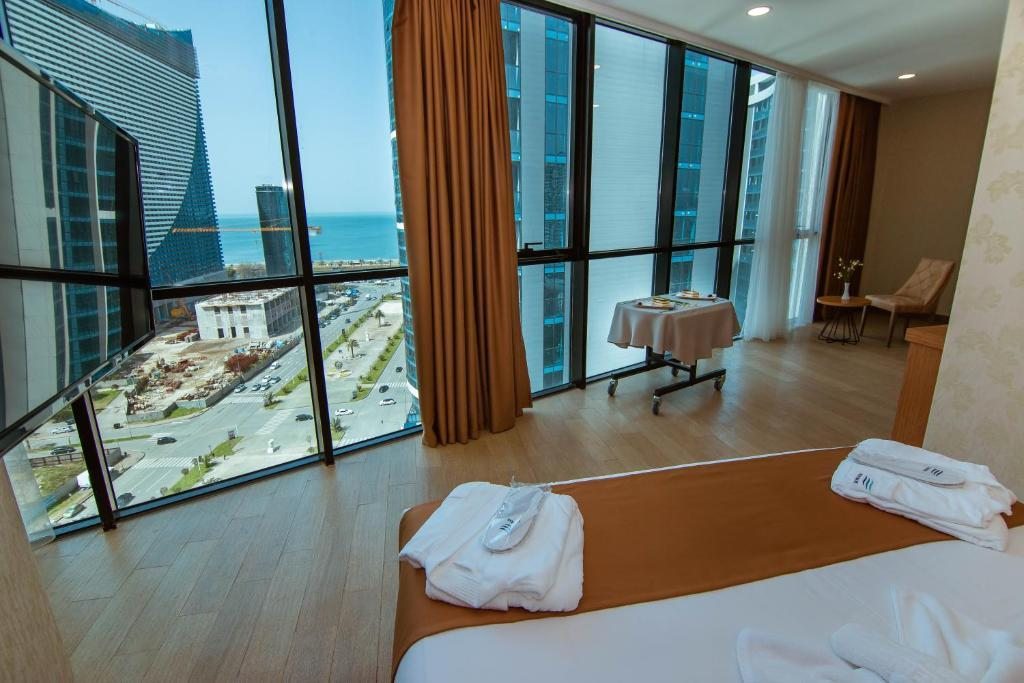 Ресторан new wave батуми. White sales батуми. Hotel wave 4 батуми. New wave hotel batumi. New wave hotel батуми.
