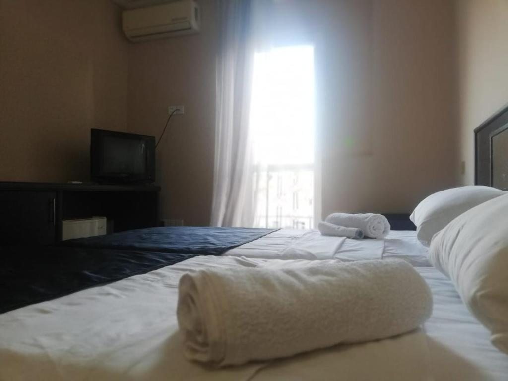 Двухместный (Двухместный номер с 2 отдельными кроватями и балконом) отеля Terrace, Батуми