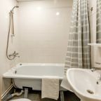 Двухместный (С 2 отдельными кроватями и ванной комнатой), Мини-отель Frisson