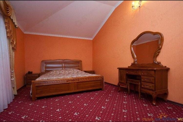 Двухместный (Улучшенный двухместный номер с 1 кроватью) гостиницы Версаль, Армавир