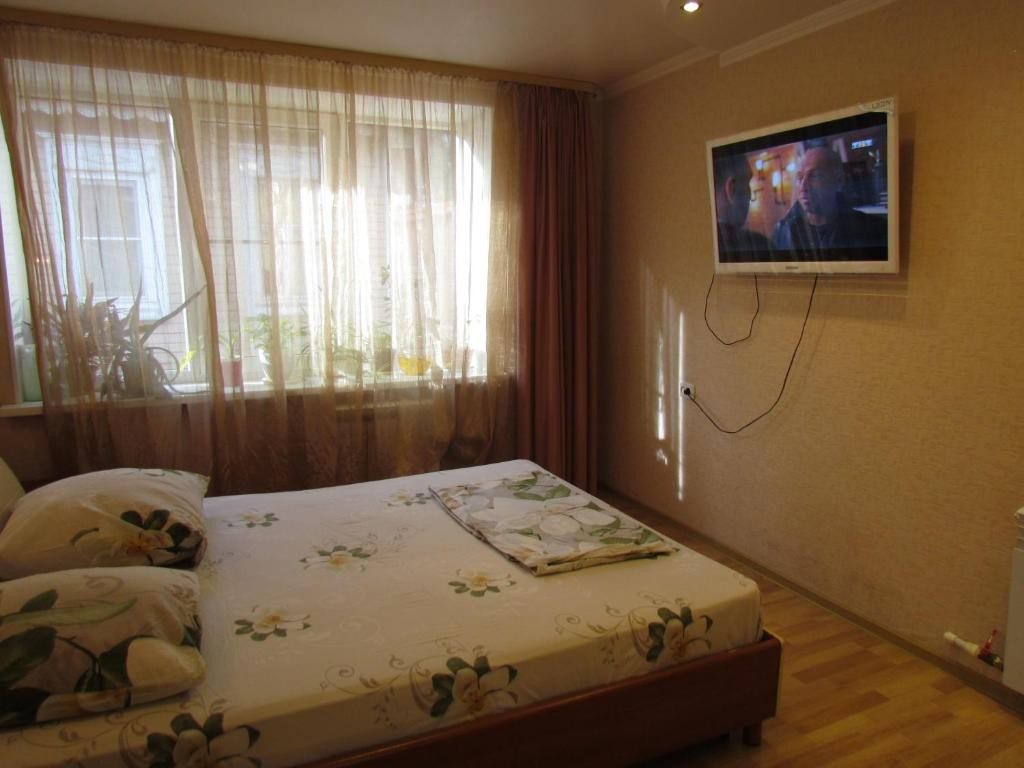 Номер (Дом с 2 спальнями) отеля Дом отдыха с мангалом в Центре Астрахани, Астрахань