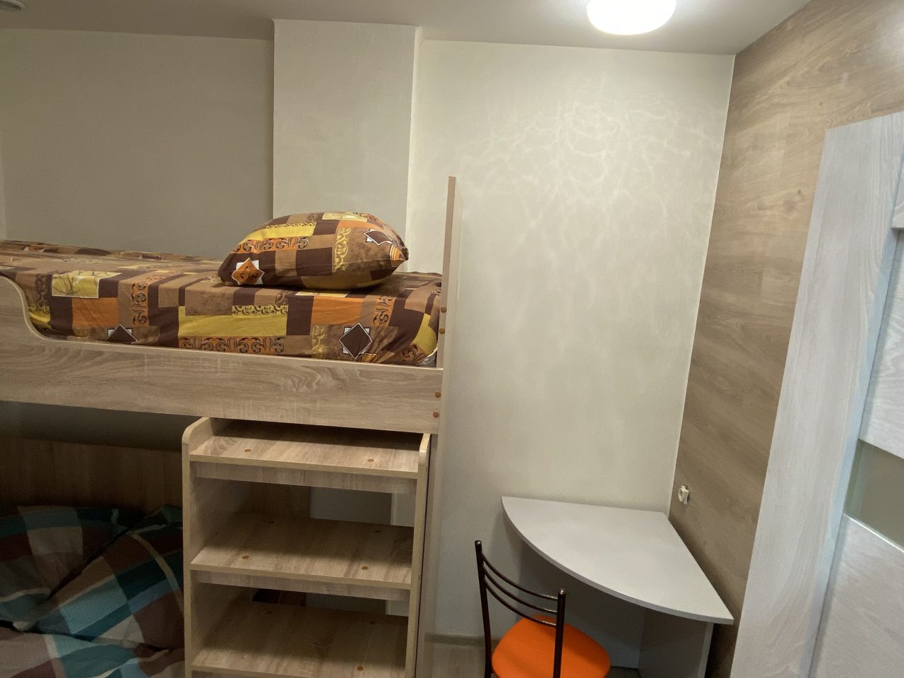 Одноместный (Cлип бокс (1-2-3 местный) двухспальная двухярусная кровать) хостела Вверх Дном, Хабаровск