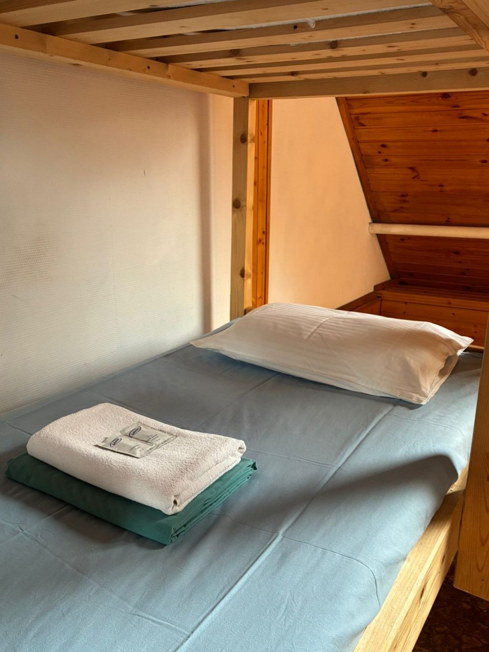 Десятиместный (Спальное место на двухъярусной кровати в общем номере для мужчин), Отель ЯРанга