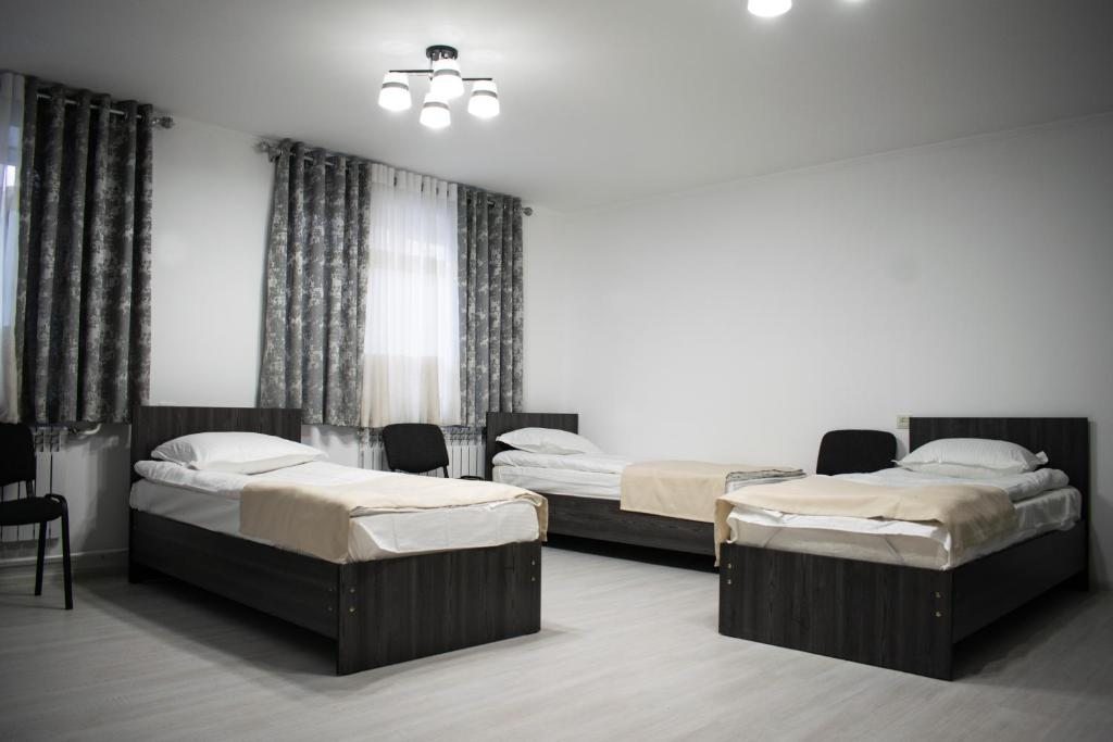 Номер (Кровать в общем 6-местном номере) отеля MIXX HOTEL, Каракол (Иссык-Кульская область)